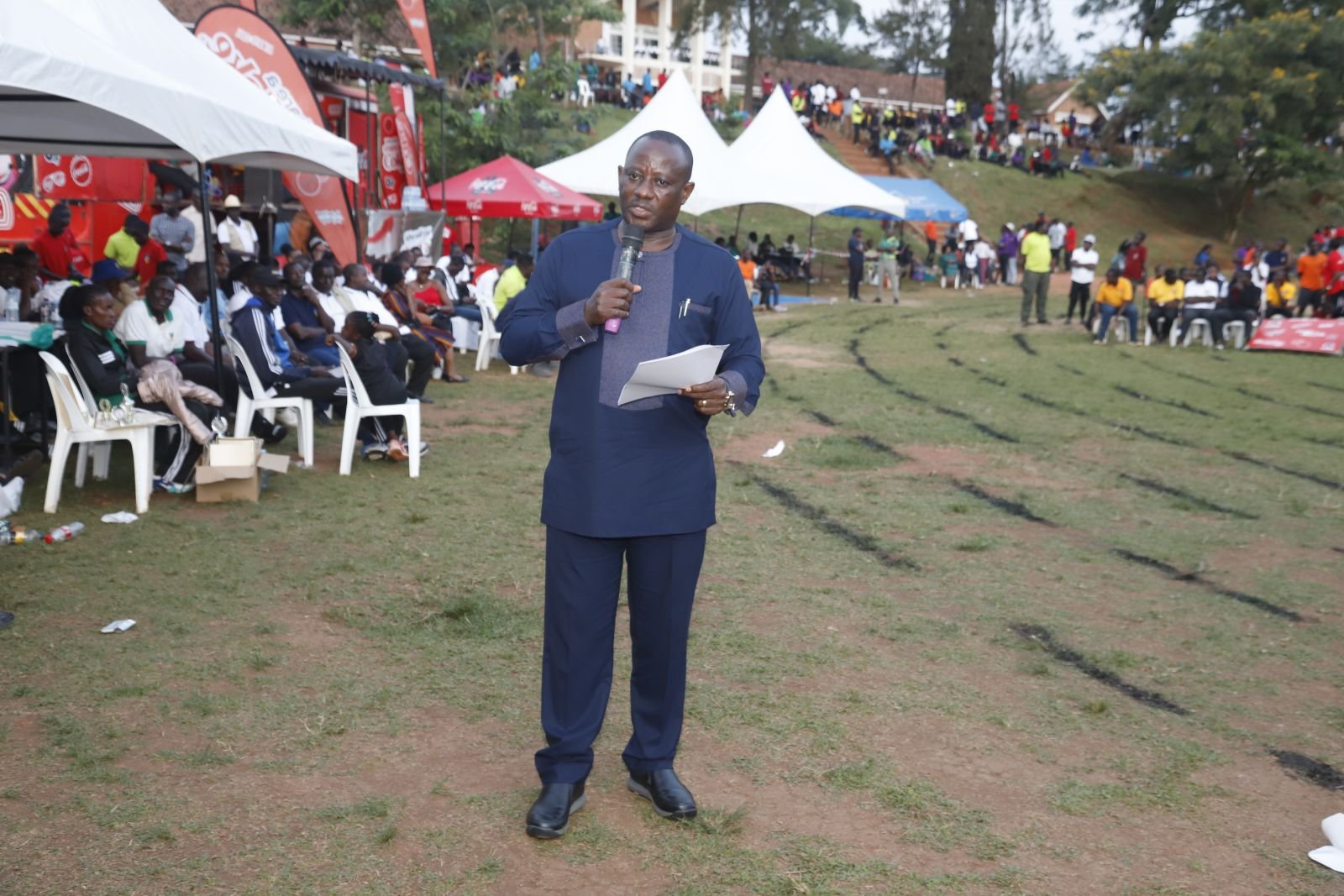 The Guest of Honour addresses the field